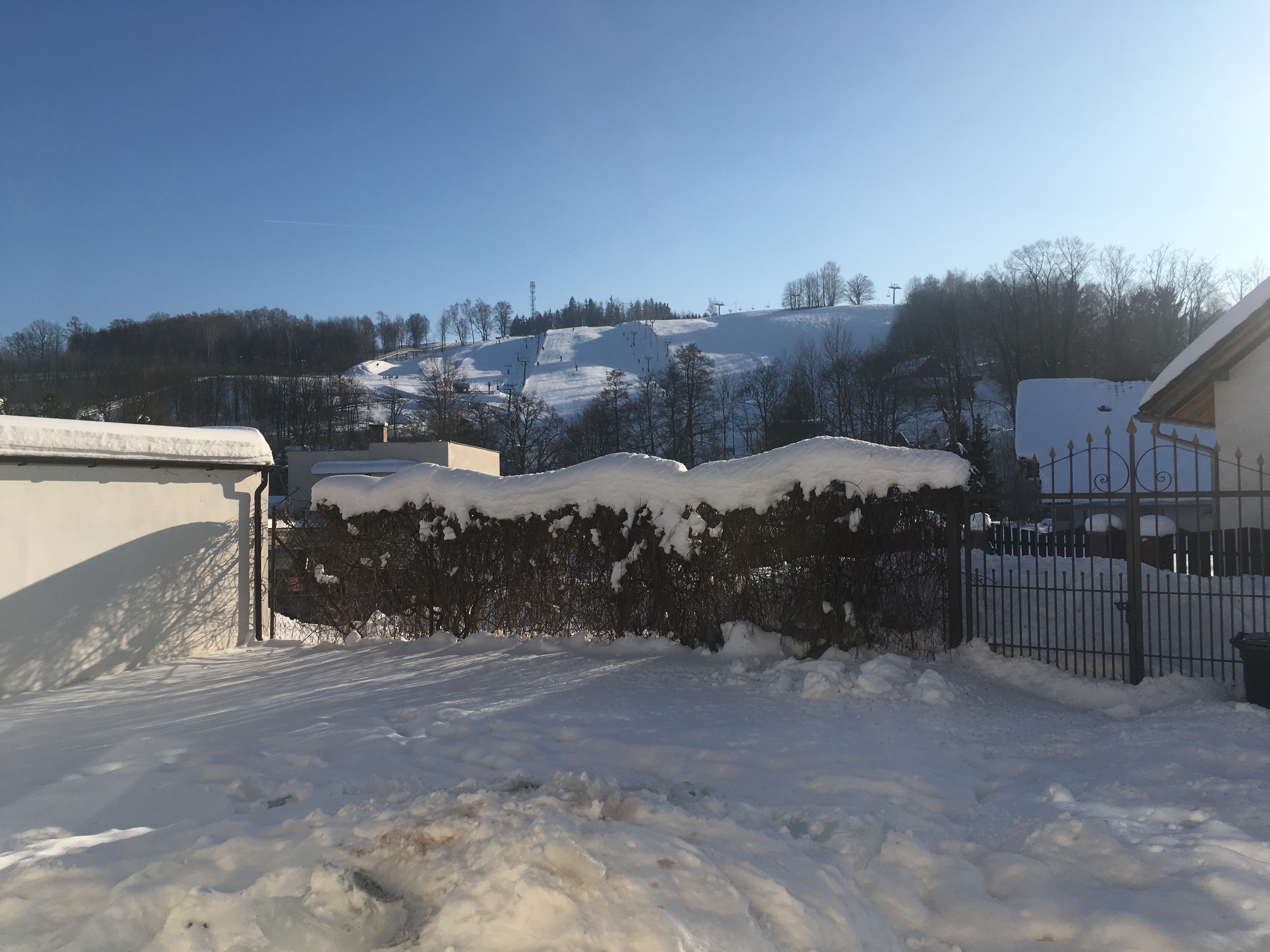 Výhled ze zahrady – zima